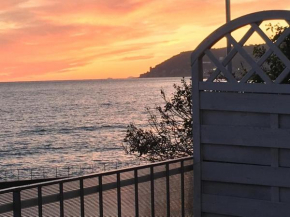 Perfect Wave a 10 m dal mare San Remo